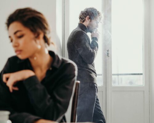 trennung wegen fehlender sexualität paar steht auseinander, Trennung wegen fehlender sexualität steht im raum